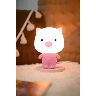 Lampada notturna Maialino Rosa accesa su base tonda in cameretta con sfondo sfocato