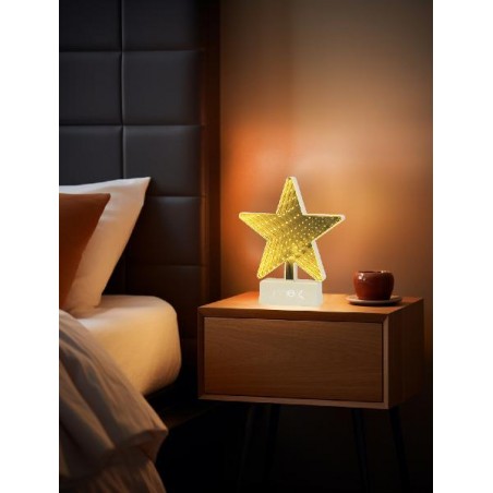 Lampada decorativa stella LED accesa su comodino camera da letto – NelQuieOra