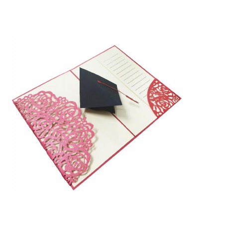 Biglietto Laurea Tocco nero pop-up 3D con decorazioni rosa e tasca porta messaggio