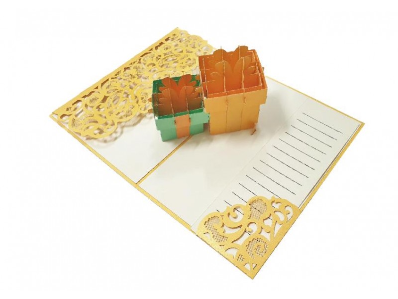 1. Interno biglietto pop-up pacchi regalo dorati e verdi con decorazioni laser