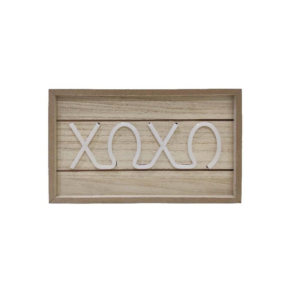 Scritta XOXO luminosa su pannello Wood Lamp con finitura naturale