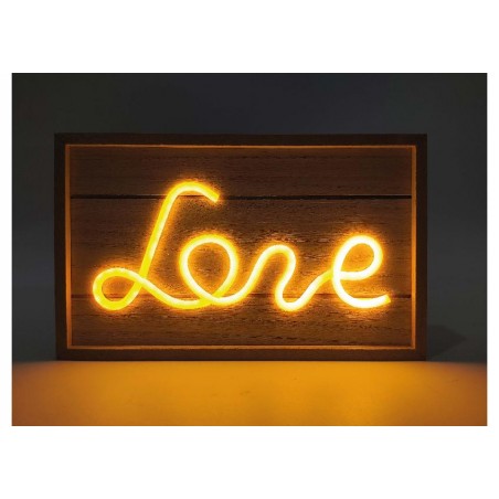 Lampada LED in legno con scritta Love NelQuieOra accesa, luce gialla