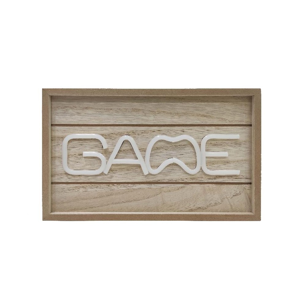 Scritta GAME con LED rossi su pannello in legno naturale