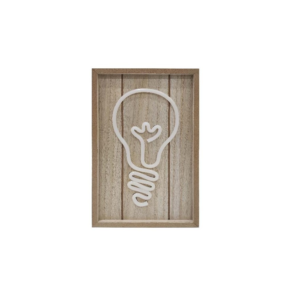 Lampada LED in legno forma lampadina accesa su sfondo scuro