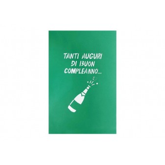 Copertina biglietto verde con bottiglia stilizzata e scritta “Tanti auguri di buon compleanno”