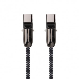 Dettaglio connettori USB-C con finitura metallica e guaina bicolore resistente