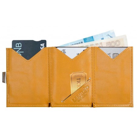 Interno del portafoglio Exentri giallo con sei scomparti per carte, slot per biglietti e tasca per banconote.