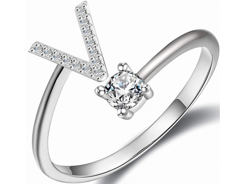 Anello Lettera V con zirconi cubici, design elegante e regolabile – Soul Gioielli