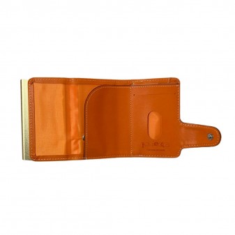 Portafoglio Trifold arancione aperto con scomparti per banconote e carte