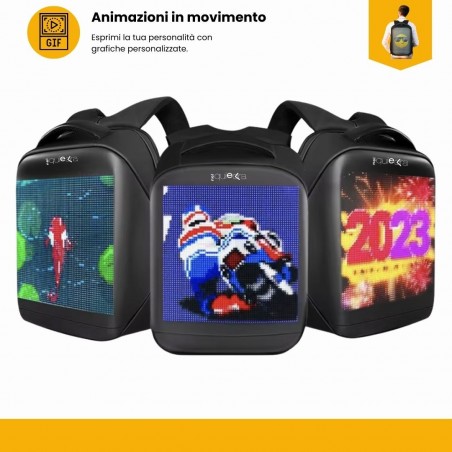 Tre zaini LED allineati che riproducono animazioni colorate: corsa nello spazio, motociclista e scritta ‘2023’.