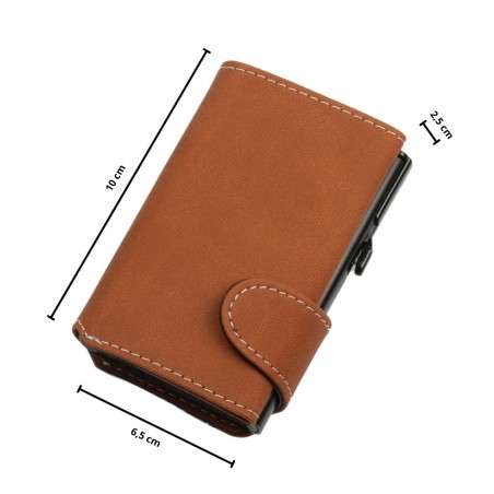 Portafoglio compatto EasyCard con misure 10 × 6,5 × 2,5 cm, in finitura marrone sabbia e dettagli neri.