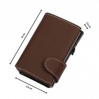 Vista in prospettiva con misure evidenziate del portafoglio: altezza 10 cm, larghezza 6,5 cm, spessore 2,5 cm.