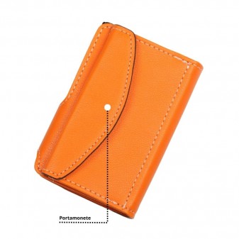 Retro del portafoglio trifold arancione soft touch con portamonete a patta e chiusura a pressione.