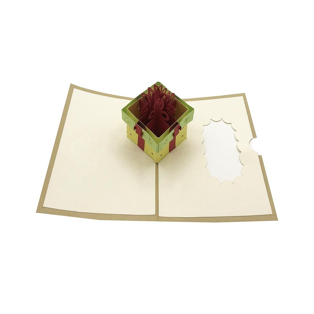 Immagine biglietto aperto: Biglietto origami 3D Pacco Regalo dorato con fiocco rosso aperto
