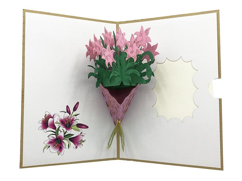 Biglietto Origami 3D con mazzo di fiori rosa in rilievo e carta decorativa
