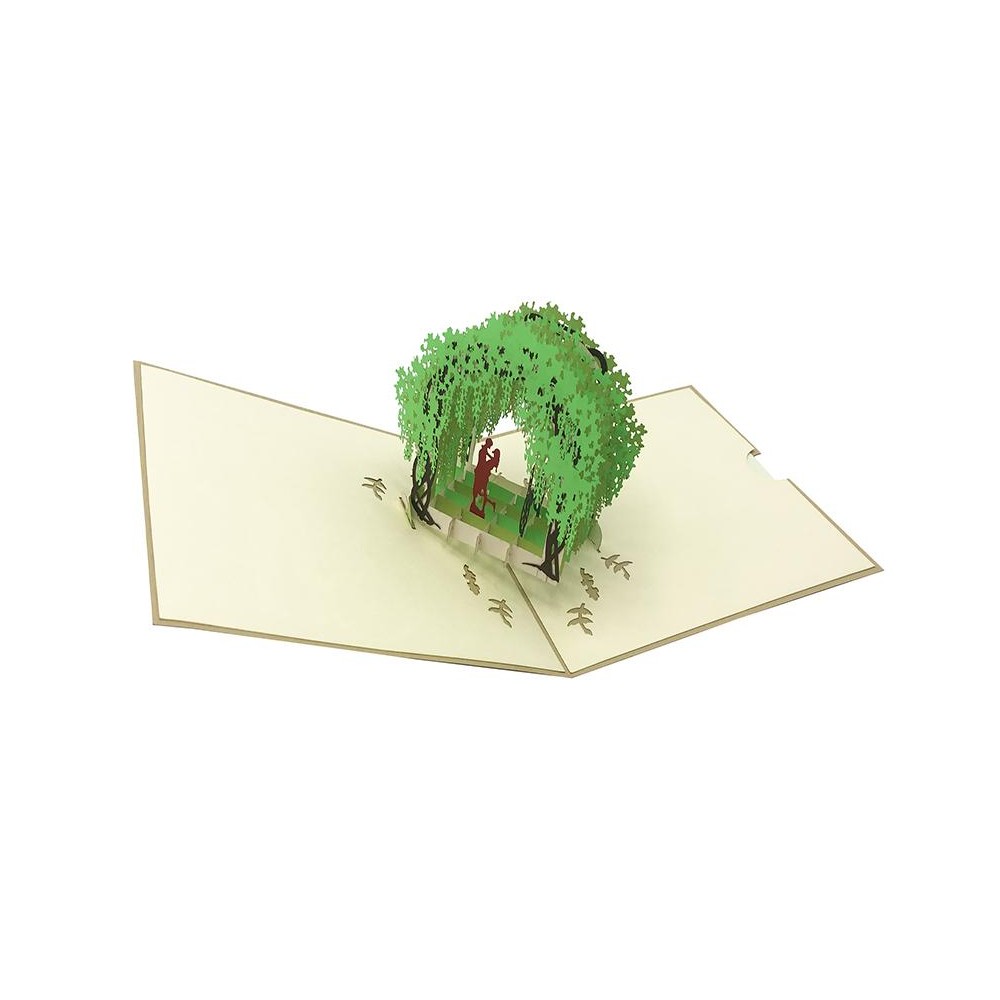 Biglietto Origami Innamorati aperto con coppia sotto pergolato in carta 3D