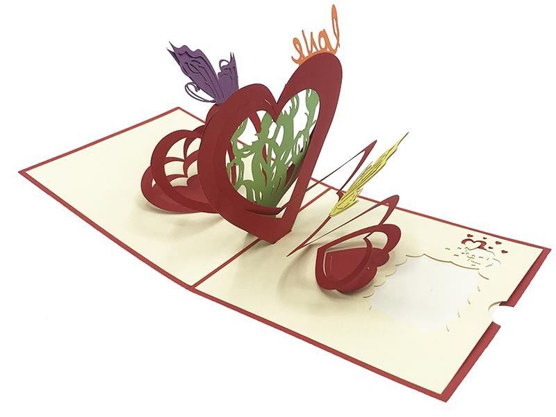 Biglietto Origami Cuori e Farfalle aperto con pop-up 3D di cuori e scritta Love