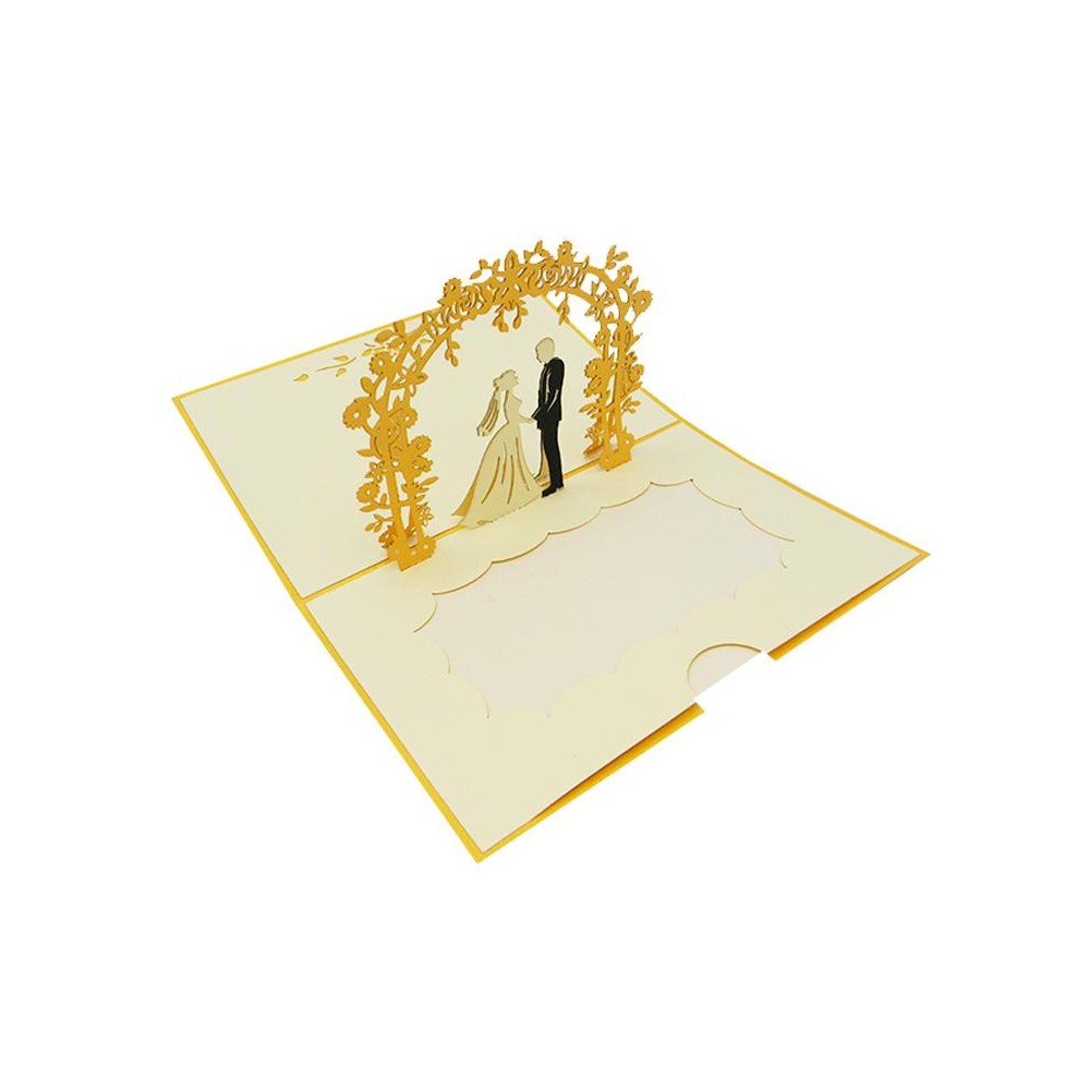 Biglietto nozze pop-up con sposi sotto arco floreale dorato in 3D