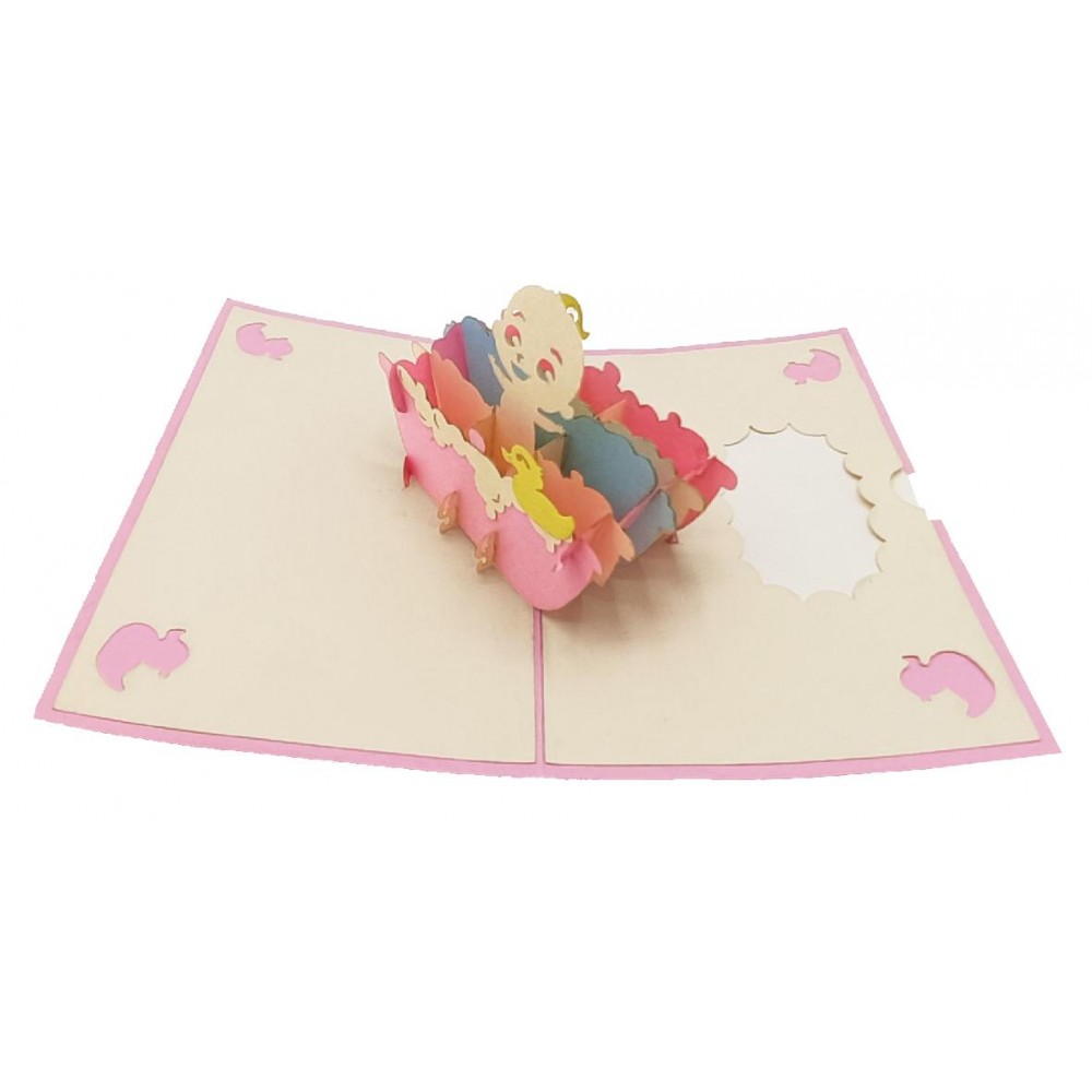 Biglietto pop-up 3D con neonato in vaschetta rosa e paperelle gialle