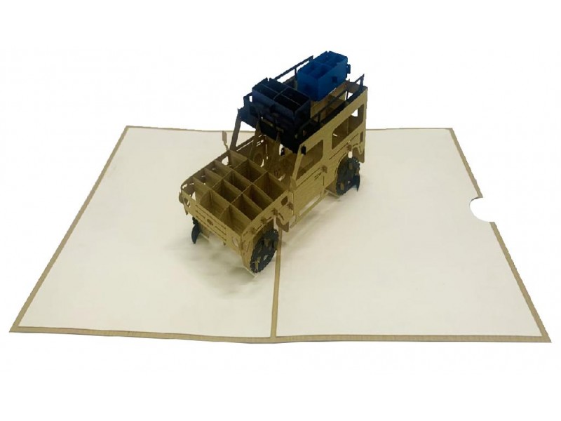 Biglietto pop-up 3D con fuoristrada 4×4 e bagagli sul tetto tra montagne