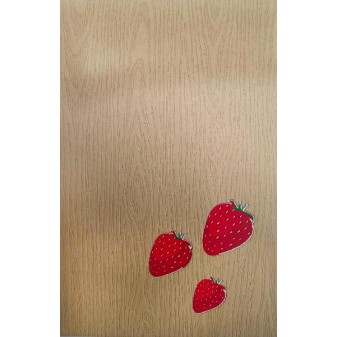 Copertina Biglietto Fragole con sfondo legno chiaro e fragoline rosse