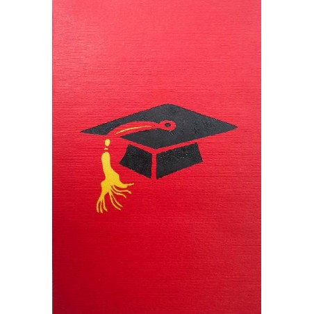 Copertina biglietto laurea rossa con cappello accademico nero e nappina gialla