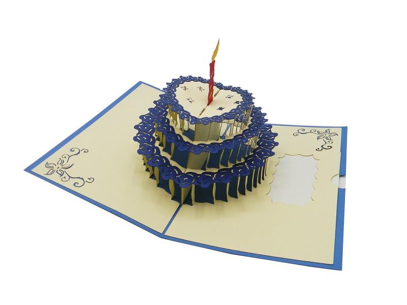 Biglietto aperto con torta 3D a cuore blu e candela rossa