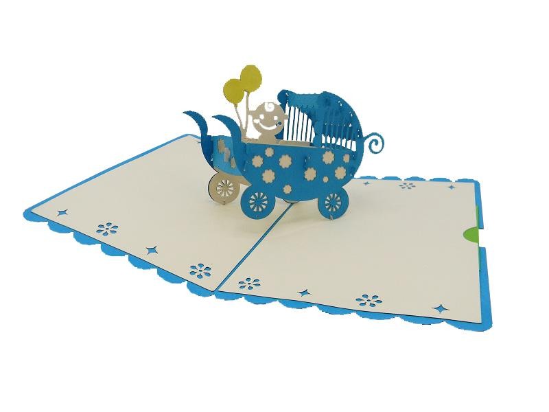 Biglietto pop-up aperto con carrozzina azzurra 3D e palloncini