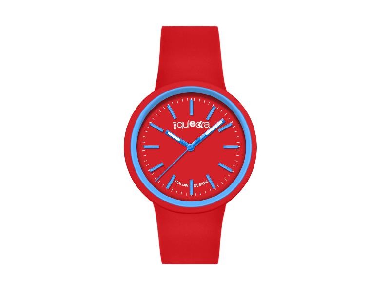 Orologio rosso in silicone NelQuieOra con quadrante essenziale, perfetto per outfit decisi