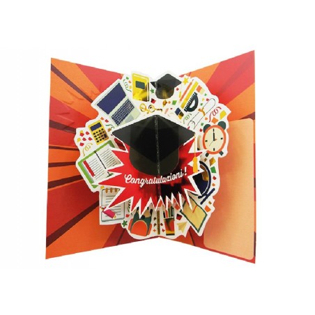 Interno biglietto pop-up con cappello di laurea e oggetti studio 3D